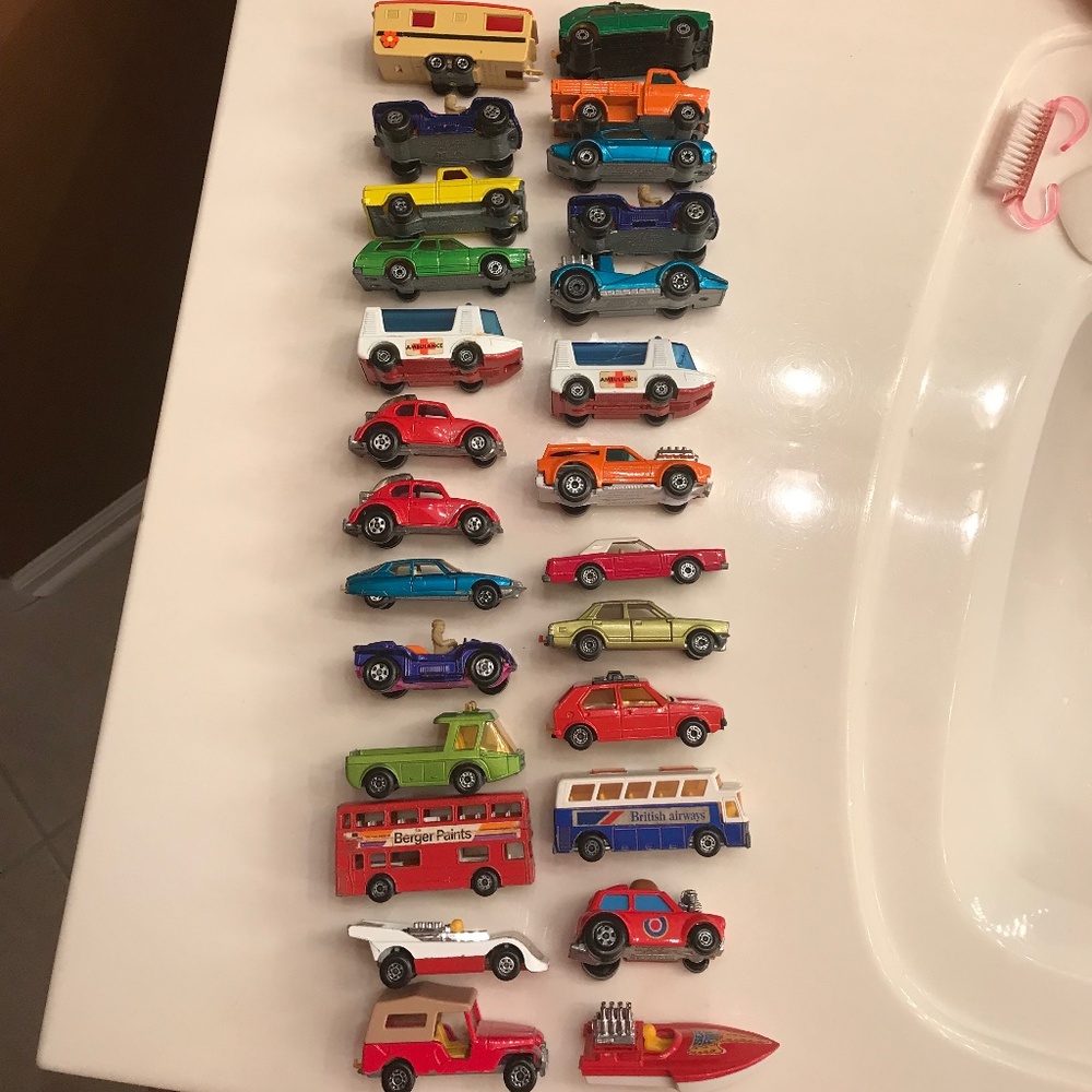 26 vintage Matchbox cars plus case